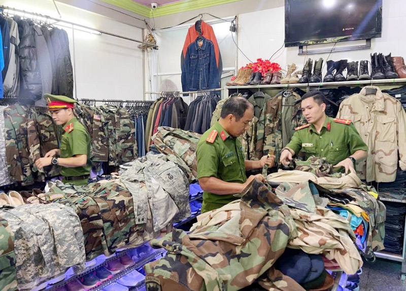 Công an TP Huế quyết liệt ngăn chặn hàng nhập lậu, hàng giả -0