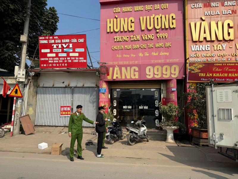 Khởi tố 2 đối tượng cướp giật tài sản tại hiệu vàng Hùng Vượng -0