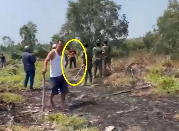 Tên trộm bơi qua sông, tự dùng dao đâm vào người mình khi bị truy đuổi -0