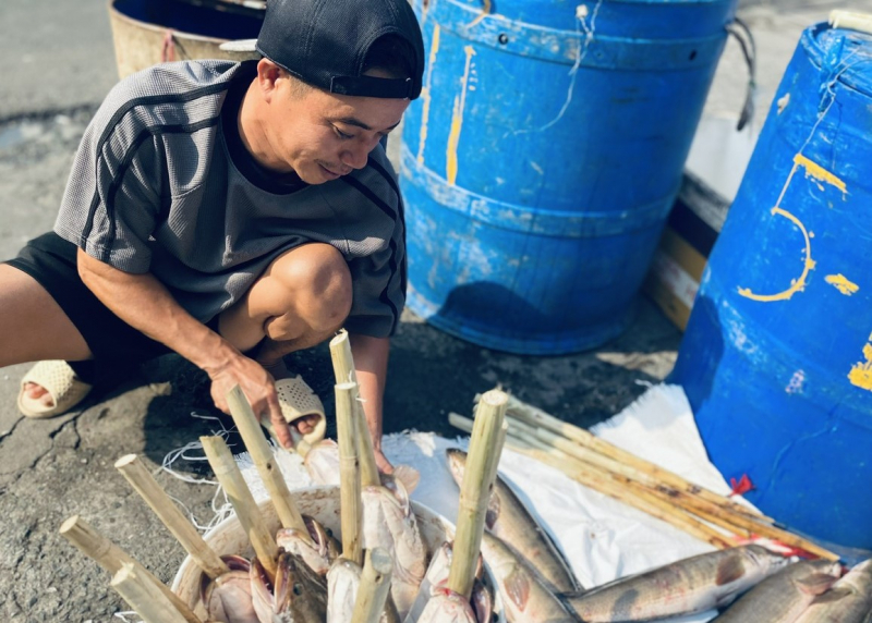 Phố cá lóc nướng sực mùi ngày vía Thần tài -1