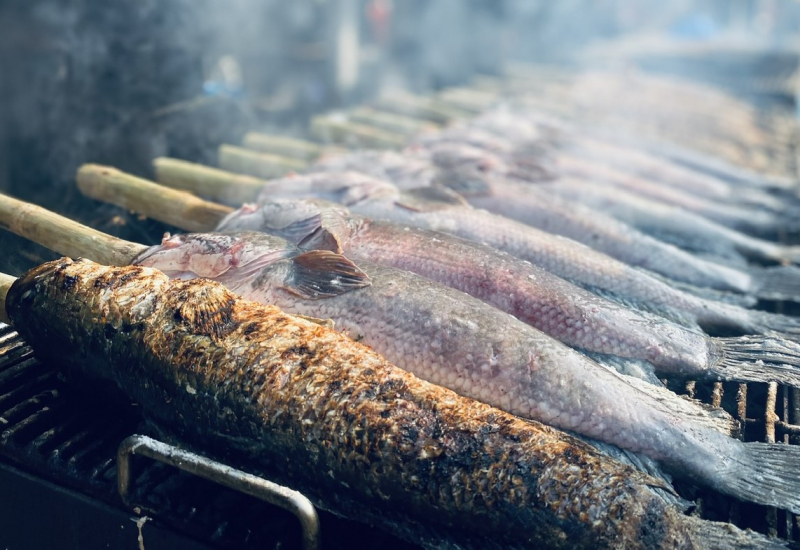 Phố cá lóc nướng sực nức mùi ngày vía Thần tài -1