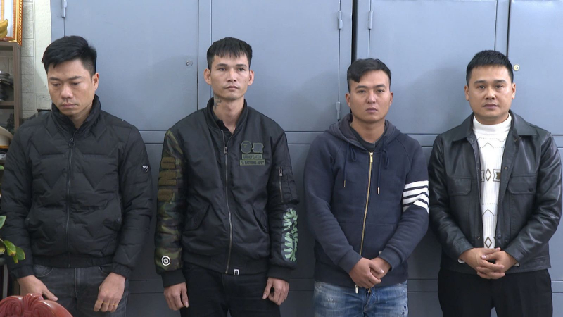 Đánh bài thua hơn 300 triệu, dùng súng đe doạ lấy lại tiền -0