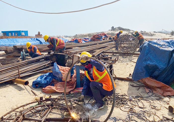 Đầu năm trên công trường dự án cảng nước sâu lớn nhất miền Trung -0