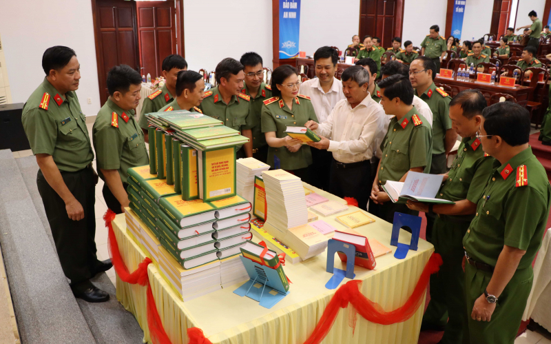 Công an Đồng Nai tổ chức giới thiệu cuốn sách của Tổng Bí thư Tô Lâm -0