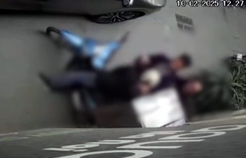 Người dân bức xúc kể lại vụ việc nam shipper bị hành hung -0