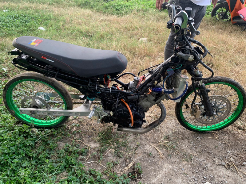 Mâu thuẫn trên mạng xã hội, 3 đối tượng đuổi chém người rồi cướp xe -0