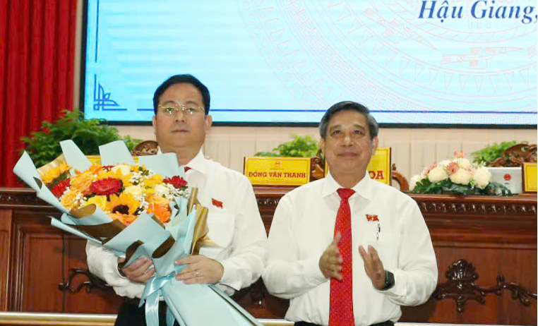 Đồng chí Trần Văn Huyến giữ chức Chủ tịch UBND tỉnh Hậu Giang -1