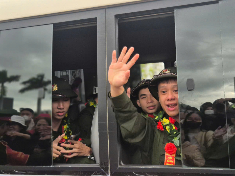 Hàng nghìn tân binh háo hức, sẵn sàng lên đường nhập ngũ -0