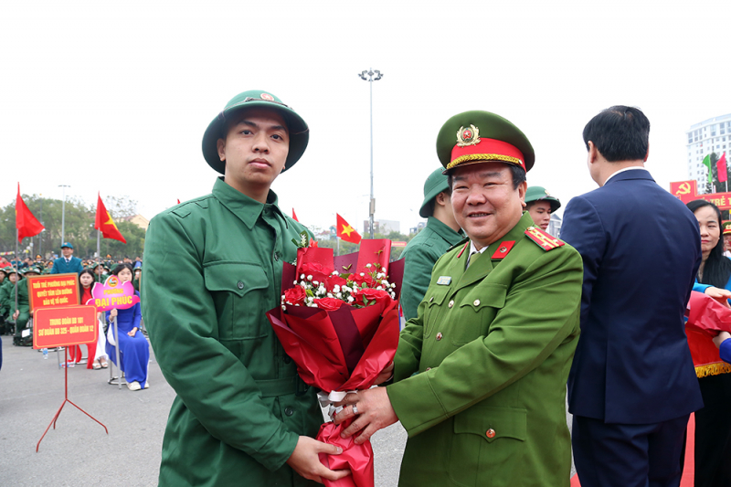 Hàng nghìn tân binh háo hức, sẵn sàng lên đường nhập ngũ -0