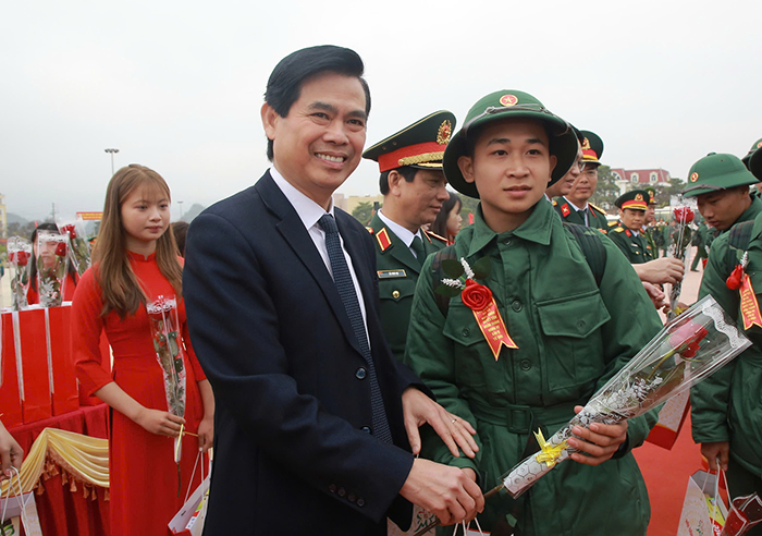 Xúc động ngày lên đường nhập ngũ -0