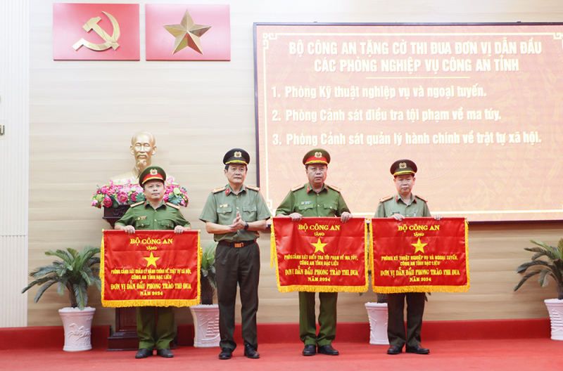 Lá cờ đầu trong Công an xứ biển -0