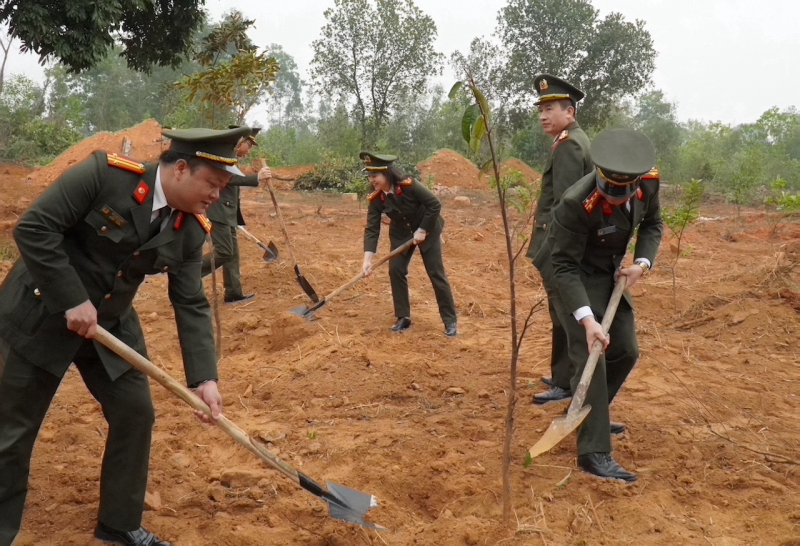 Lãnh đạo, cán bộ chiến sĩ các đơn vị phát động Tết trồng cây vì một Việt Nam xanh -0
