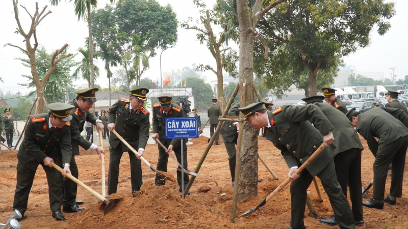 Lãnh đạo, cán bộ chiến sĩ các đơn vị phát động Tết trồng cây vì một Việt Nam xanh -0