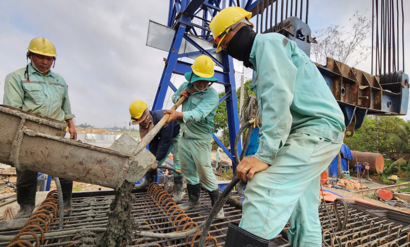 Đẩy nhanh tiến độ thi công các cao tốc ở miền Tây -2