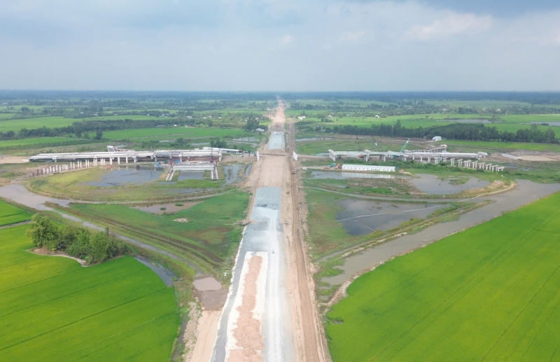 Đẩy nhanh tiến độ thi công các cao tốc ở miền Tây -0