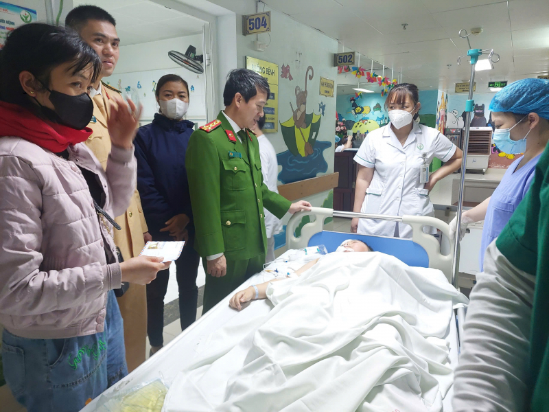 Thăm viếng, chia buồn và hỗ trợ gia đình các nạn nhân gặp tai nạn ở Yên Châu, Sơn La -0