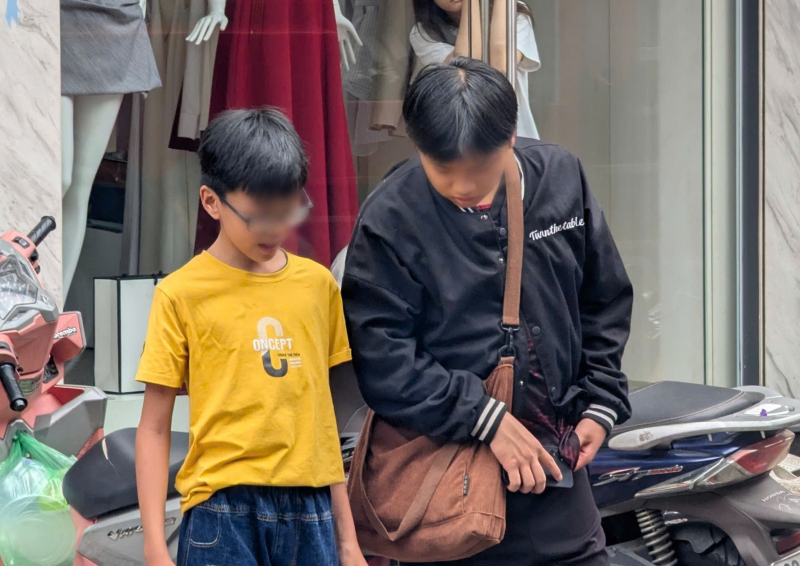 Cứu bé trai 10 tuổi thoát khỏi vụ cháy căn nhà trong hẻm -0