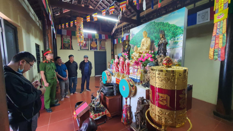 Lập miếu thờ giở trò mê tín dị đoan, cặp vợ chồng lừa đảo hàng trăm tỷ đồng -0