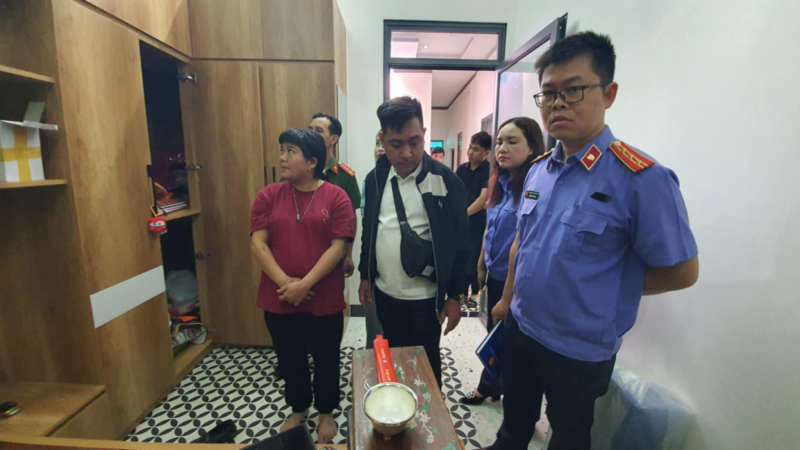 Lập miếu thờ giở trò mê tín dị đoan, cặp vợ chồng lừa đảo hàng trăm tỷ đồng -0