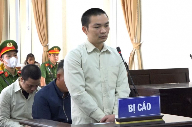 Nhóm côn đồ bênh bạn nữ đồng hương lĩnh án tù -0