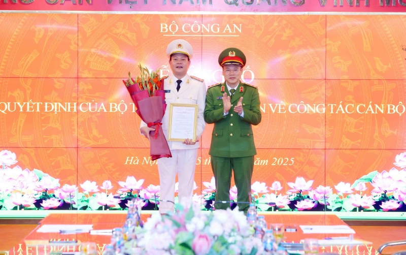 Đại tá Vũ Văn Tấn giữ chức Cục trưởng Cảnh sát quản lý hành chính về trật tự xã hội -0