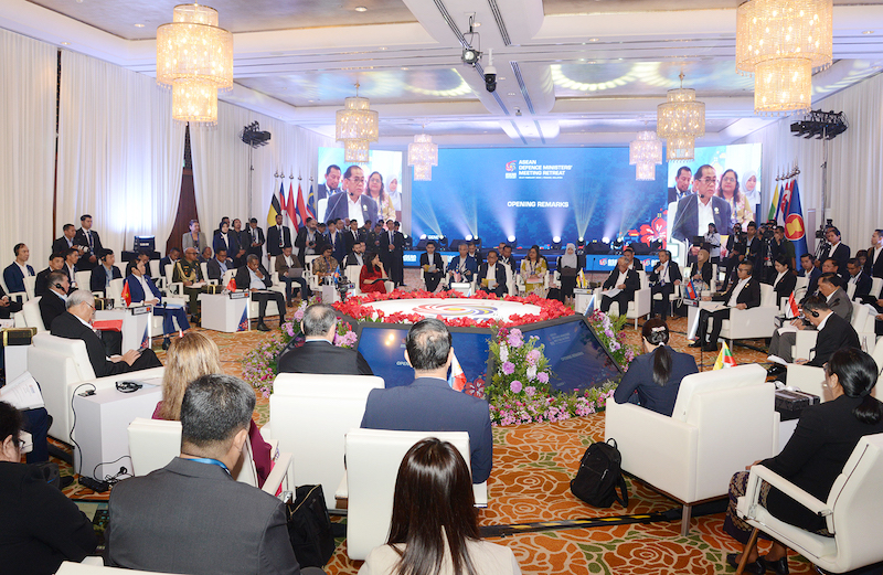 Đại tướng Nguyễn Tân Cương tham dự Hội nghị ADMM hẹp tại Malaysia -0