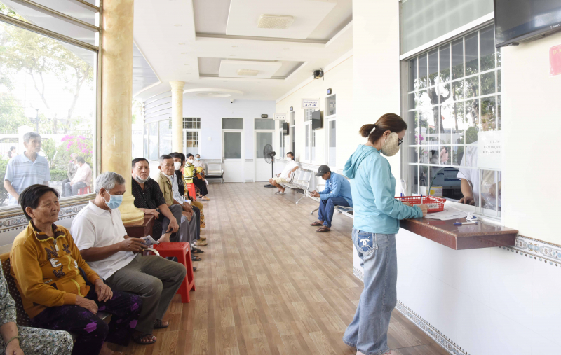 Tận tâm chăn sóc sức khỏe cho CBCS và nhân dân -0