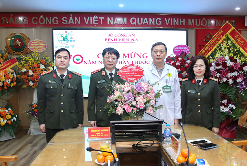 Báo CAND chúc mừng Bệnh viện 19-8 -0