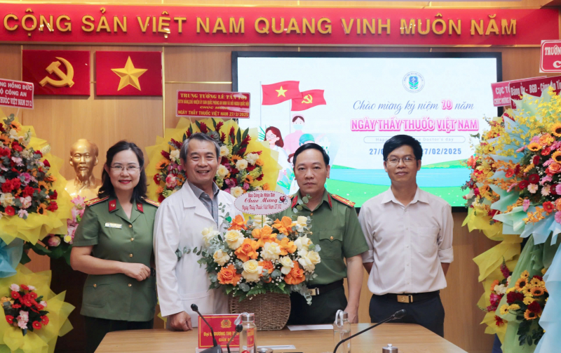 Báo CAND chúc mừng Bệnh viện 30-4, nhân Kỷ niệm 70 năm Ngày Thầy thuốc Việt Nam -0