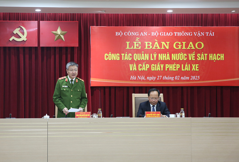 Bàn giao công tác quản lý nhà nước về sát hạch và cấp giấy phép lái xe -0