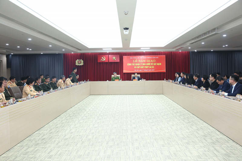 Bàn giao công tác quản lý nhà nước về sát hạch và cấp giấy phép lái xe -0