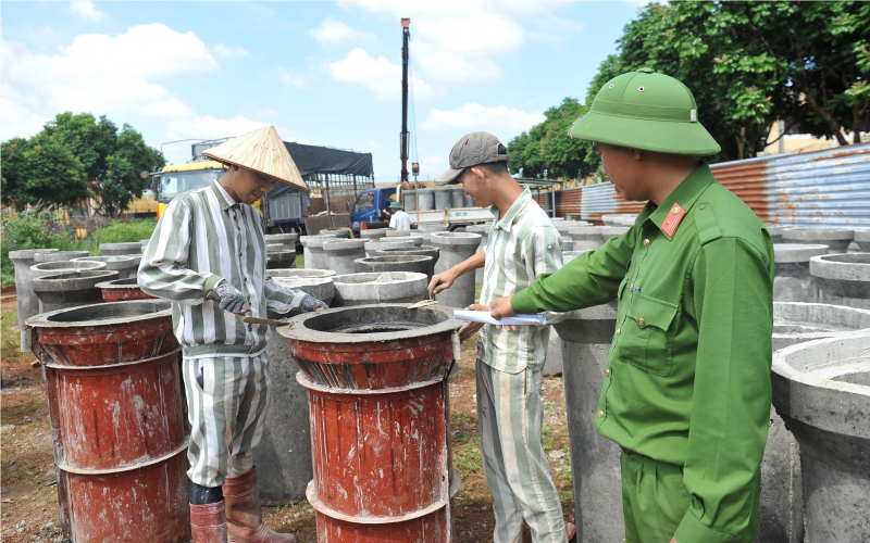 Trại giam Đắk Trung, tự hào truyền thống 50 năm xây dựng, chiến đấu, trưởng thành -0