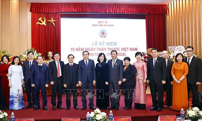 Chủ tịch Quốc hội Trần Thanh Mẫn dự Lễ kỷ niệm 70 năm Ngày Thầy thuốc Việt Nam tại Bệnh viện Hữu Nghị -0