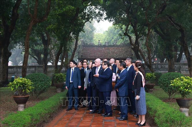 Thủ tướng Phạm Minh Chính và Thủ tướng Christopher Luxon thăm Văn Miếu - Quốc Tử Giám -0