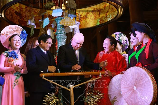 Thủ tướng Phạm Minh Chính và Thủ tướng Christopher Luxon thăm Văn Miếu - Quốc Tử Giám -0
