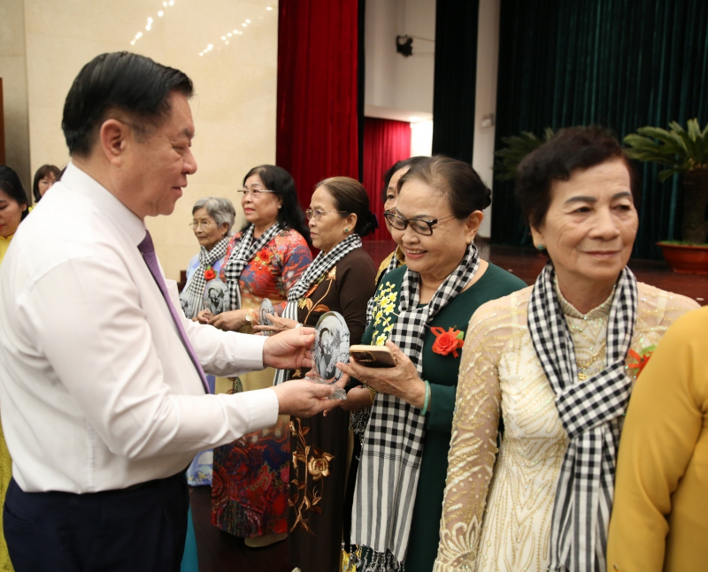 Gặp mặt và tri ân các nữ cựu tù cách mạng tiêu biểu phía Nam  -0