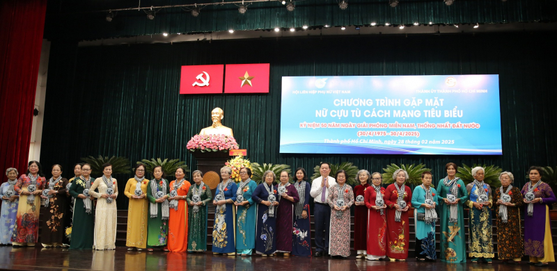 Gặp mặt và tri ân các nữ cựu tù cách mạng tiêu biểu phía Nam  -2