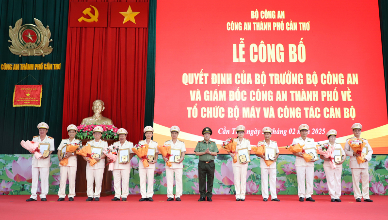 Công an TP Cần Thơ giải thể Công an cấp huyện, tăng cường cán bộ về Công an cấp xã -0