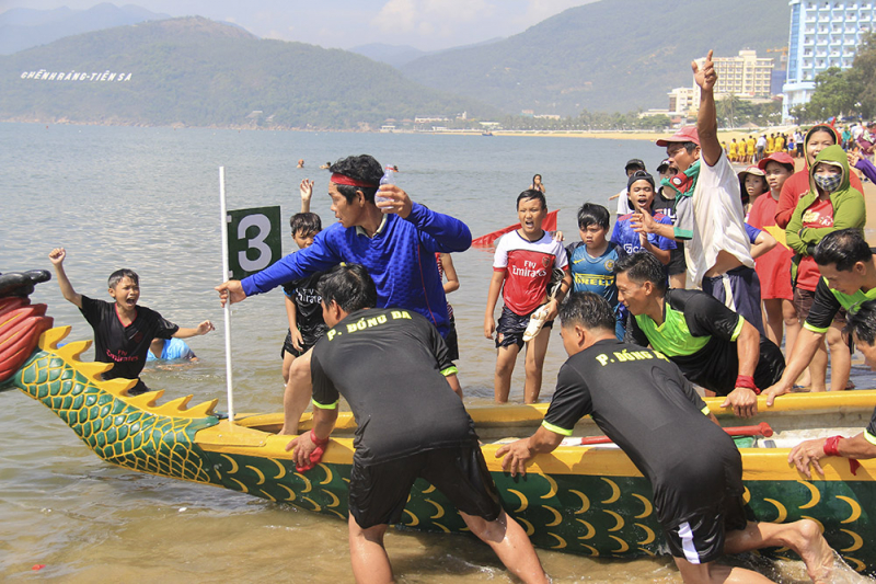 ðua thuy%3fn t%3fi ð%3fi h%3fi van hóa th%3f thao mi%3fn bi%3fn tp quy nhon.jpg -2