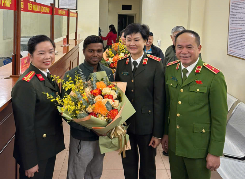 Ghi nhận trong ngày đầu tiên, Công an thực hiện nhiệm vụ cấp phiếu lý lịch tư pháp -0