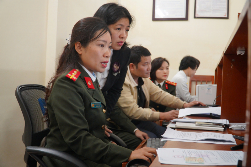 Ghi nhận trong ngày đầu tiên, Công an thực hiện nhiệm vụ cấp phiếu lý lịch tư pháp -0