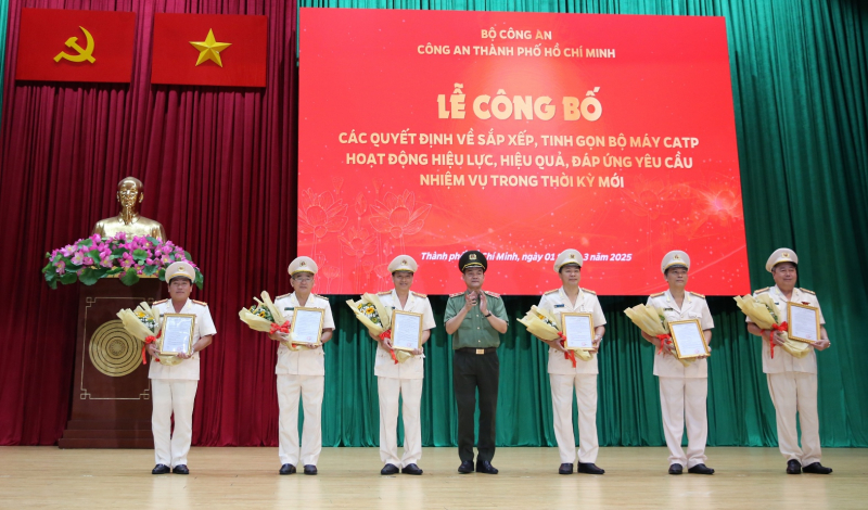 Công an TP Hồ Chí Minh sắp xếp, giảm từ 55 đầu mối xuống còn 33 đầu mối -0