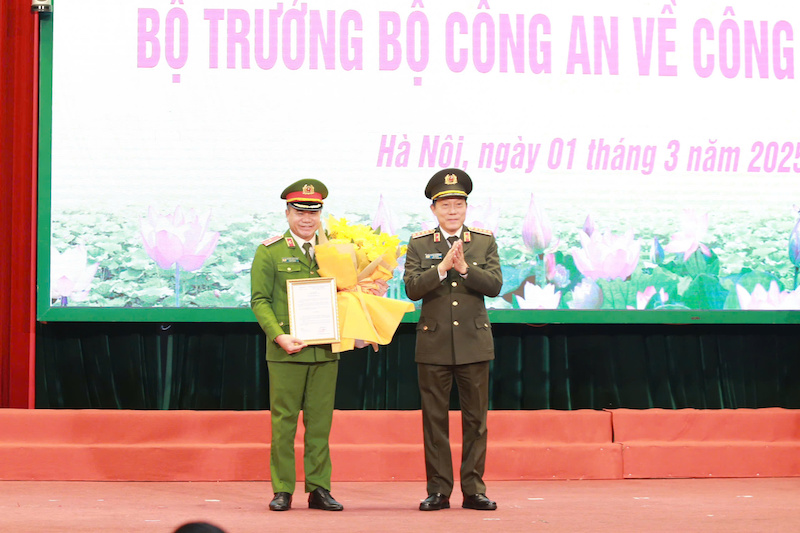Công bố quyết định của Thủ tướng Chính phủ và Bộ trưởng Bộ Công an về công tác cán bộ -0