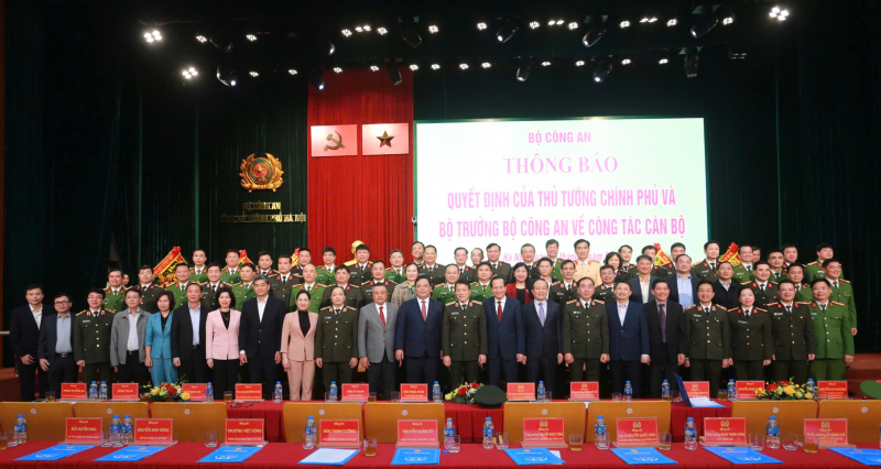 Công bố quyết định của Thủ tướng Chính phủ và Bộ trưởng Bộ Công an về công tác cán bộ -0