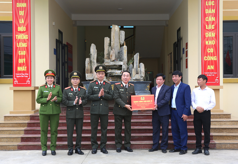 Thứ trưởng Trần Quốc Tỏ thăm, kiểm tra một số đơn vị triển khai tổ chức bộ máy theo mô hình mới -0