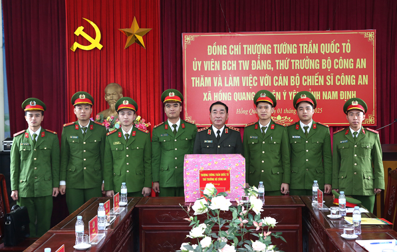 Thứ trưởng Trần Quốc Tỏ thăm, kiểm tra một số đơn vị triển khai tổ chức bộ máy theo mô hình mới -1