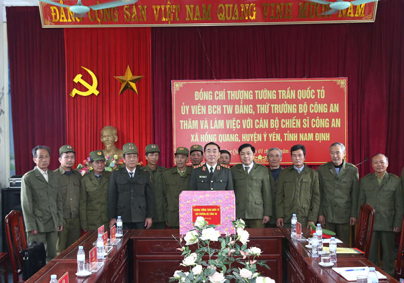 Thứ trưởng Trần Quốc Tỏ thăm, kiểm tra một số đơn vị triển khai tổ chức bộ máy theo mô hình mới -0