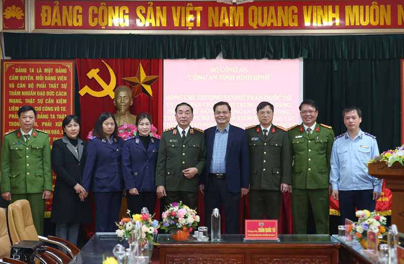 Thứ trưởng Trần Quốc Tỏ thăm, kiểm tra một số đơn vị triển khai tổ chức bộ máy theo mô hình mới -1