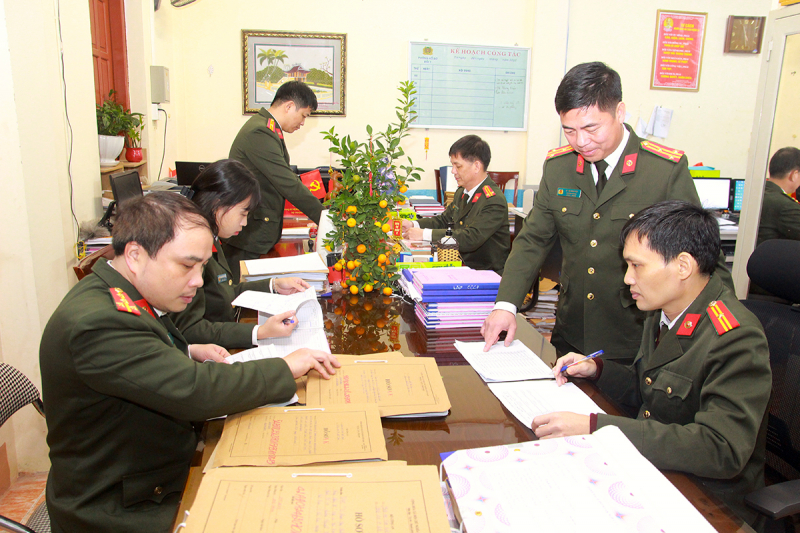 Bài 3: Tỉnh toàn diện; xã vững mạnh, bám cơ sở -0