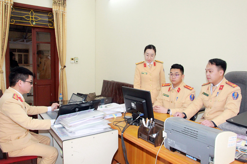 Bài 3: Tỉnh toàn diện; xã vững mạnh, bám cơ sở -0